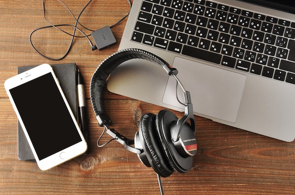 テレワークのBGMで働き方が変わる！社員が選ぶ仕事の効率アップにオススメなBGM集